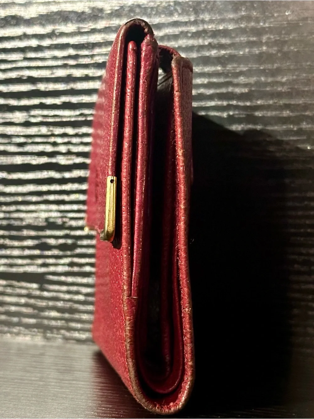 Vintage Gucci Burgundy Leather Bifold Wallet Gold Tone Corner Hardware Italy